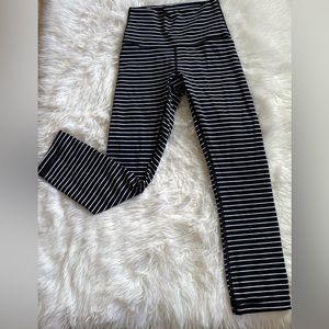 LuLu Lemon Align black and white stripped legging 25”🤍🖤